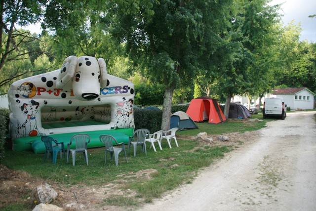 Jeu gonflable camping de Neguenou